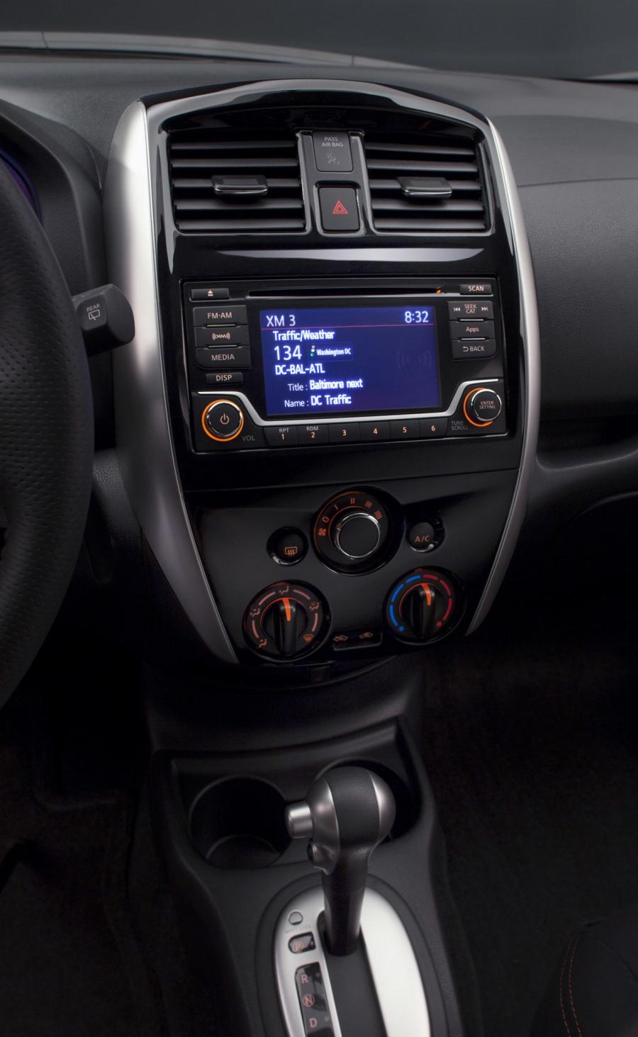  Nissan Versa Note SR 2015 года  (фото 18 из 26)